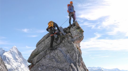 Bergsklättrare arbetar med tillit