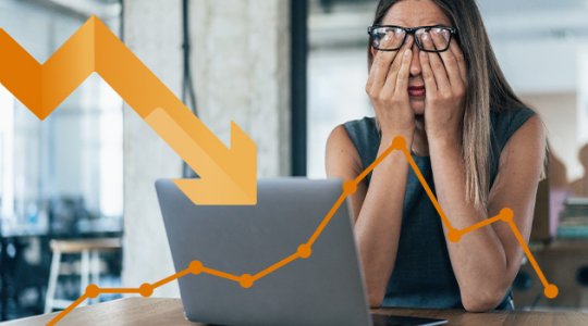 Kvinna känner meningslöshet på arbetsplatsen