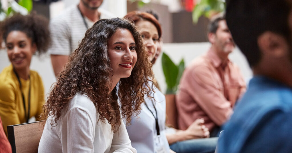Grupp som lyssnar